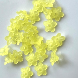 25 - 10x4mm Matte Yellow Acrylic Flower Beads #1197 ••••••