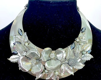 Stunning statement piece silver tone bib necklace choker with rhinestones and flowers