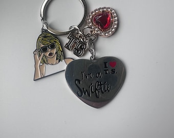 Swiftie keyring with heart.