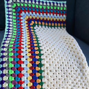 Couverture de bébé au crochet - Idée cadeau nouveau-né - Couverture de bébé au crochet pour chambre de bébé - Cadeau de baby shower fait main - doux fait main