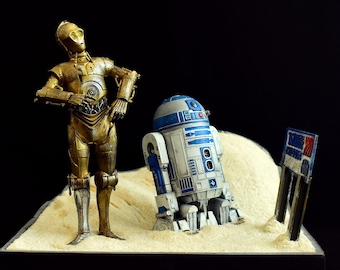 Star Wars R2D2 and C3PO diorama on Tatooine