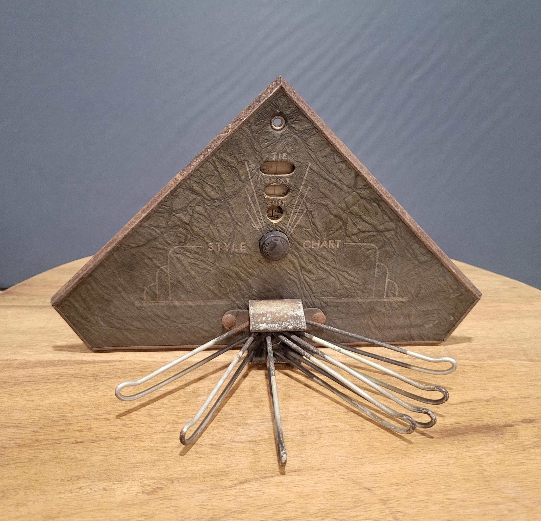 USA VINTAGE 金属製クリップボード TRIANGLE 1940s Vintage Mid Century Tie Rack Style Chart, Clothing Accessory, Dad