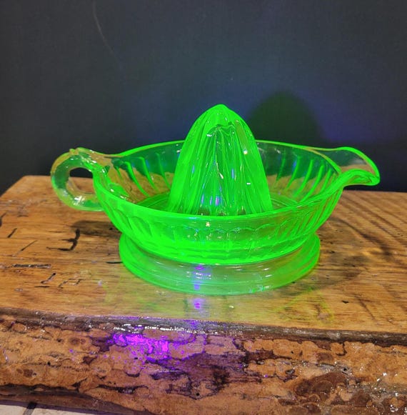 Green Citrus Juicer - Etsy Vibrant Green Citrus Juicer main image 1