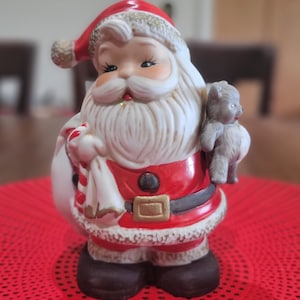 クリスマスヴィレッジ　インテリア　陶器 イルミネーションのクリスマスビレッジ教会、陶器のホリデー