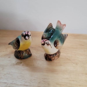 Vintage Salt and Pepper Shakers. Green and Yellow Bird Figurines, Made in Japan Original Cork Stoppers
