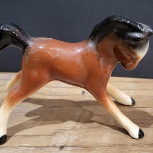 Robert Simmons Tiny Bay Foal Horse California Pottery Figurine 1950s #2089