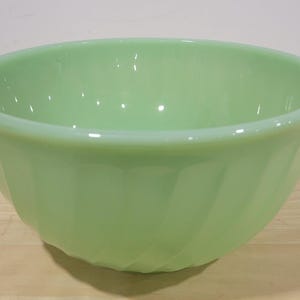 Vintage Fire King Jadite Swirl Medium Mixing Serving Dish Bowl