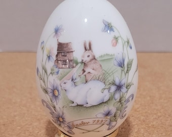 Vintage Noritake Easter Egg: Japanese Porcelain With Gold Stand