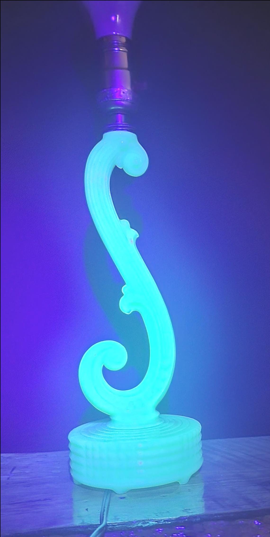 Vintage Aladdin Alacite Table Lamp: Uranium Glass, Art Deco G-172