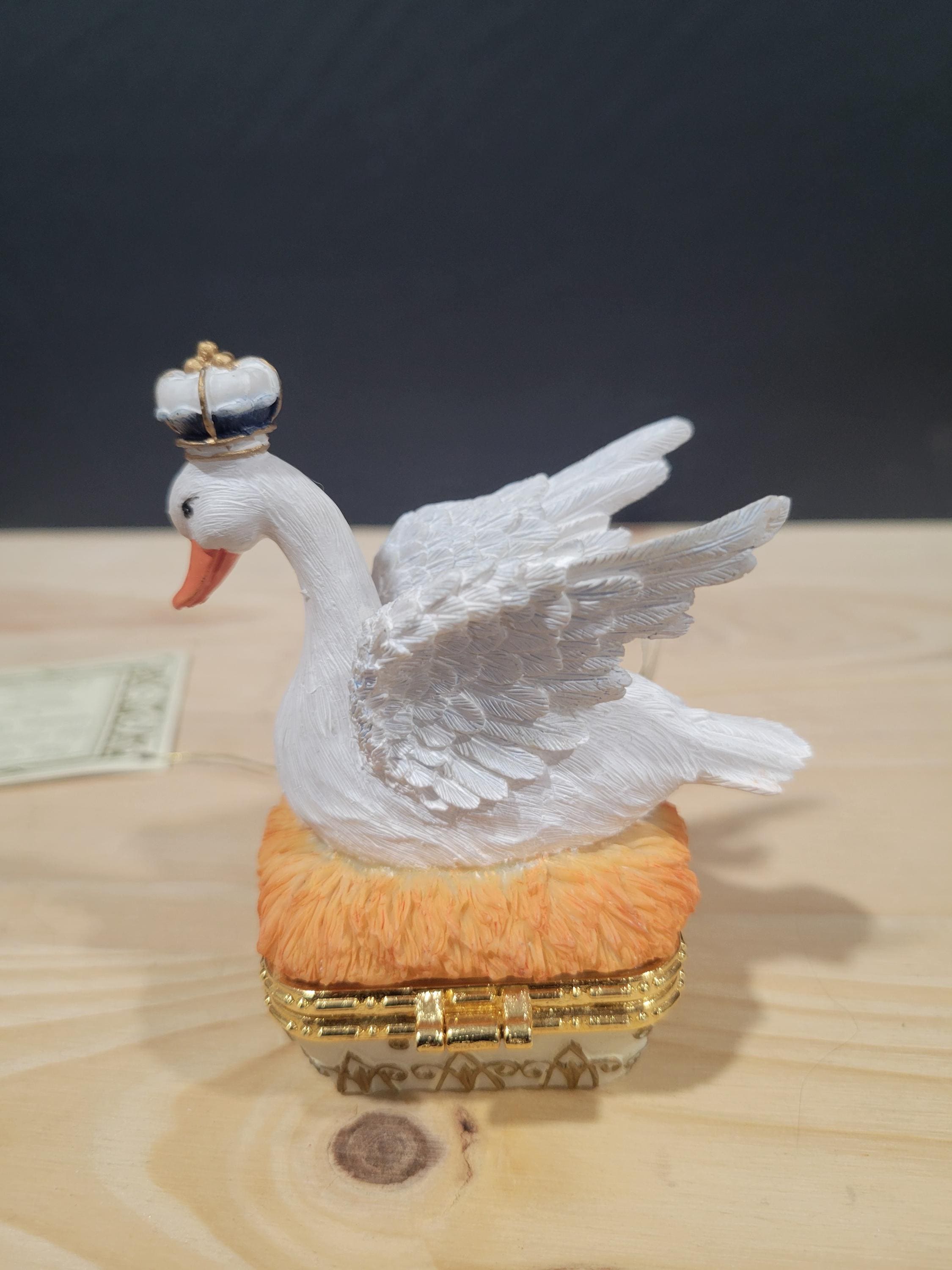 ヴィンテージ 金の卵を産むガチョウの小物入れ、蝶番付きのおとぎ話風