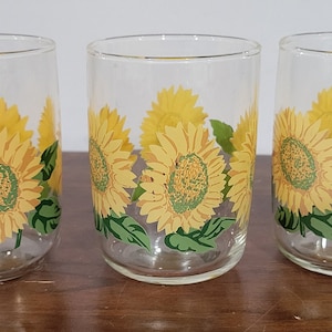 Set of 3 Vintage Sunflower Juice Glasses Retro Country Kitchen Tea or Lemonade Grandma&#39;s Juice Glasses!