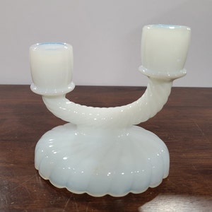 Vintage Imperial verre verre de lait blanc translucide Double tourbillon motif nervuré bougeoir Rare et belle vente immobilière trouver