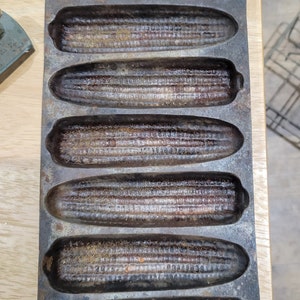 Antique Cast Iron Cornbread Muffin Corn Mold Baking Pan