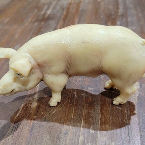 1999 Retired Germany Schleich Hog Pig Blue Eyes Good Used Condition Farm Animals, Heavy Plastic, Realistic Pretend Play