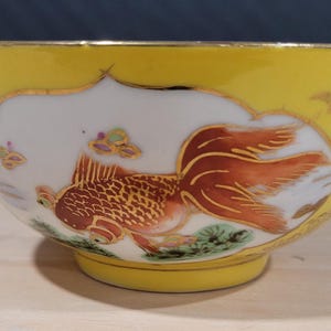 Vintage Chinese Multicolored Rice Bowl Zhongguo Zhi Zao Porcelain with Fancy Goldfish Swimming on the Side Lovely Collectible or Gift Idea