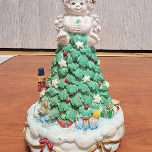 1995 Dreamsicles Oh Christmas Tree O Tannenbaum music box DS276