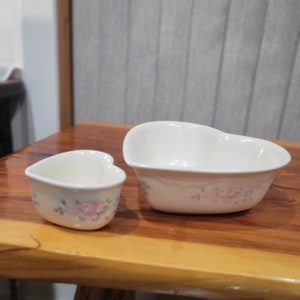 ヴィンテージ Pfaltzgraff TEA ROSE ハート型ボウルセット、大小のティーローズ柄、1980 年代