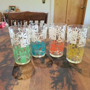 Vintage Drinking Glasses Retro 1960s Clear Glass  Flower Design Pink  Blue  Yellow Green White  Set of 4 Retro Barware Iced Tea
