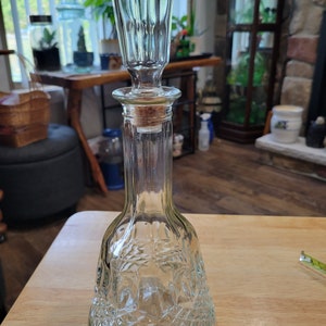 Vintage 1981 Glass Wine Liquor Whiskey Bar Decanter with Octagonal Stopper