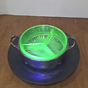 ウランガラス製3分割式レリッシュディッシュ（金属製ホルダー付き）1930年代デプレッションガラス
