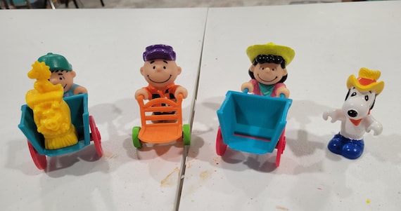 スヌーピー＆チャーリーブラウン＆ライナスフィギュア