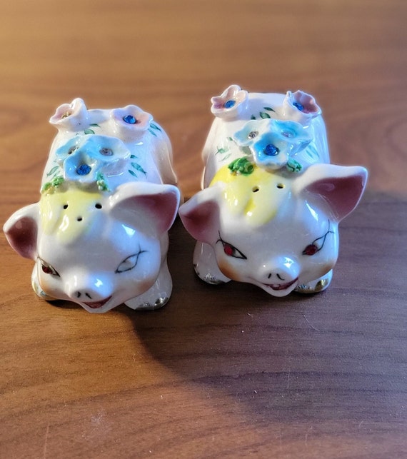 Vintage Fancy Piggy Pig Salt and Pepper Shakers Flowers on Their Backs, Red  Diamond Eyes Gold Gild 