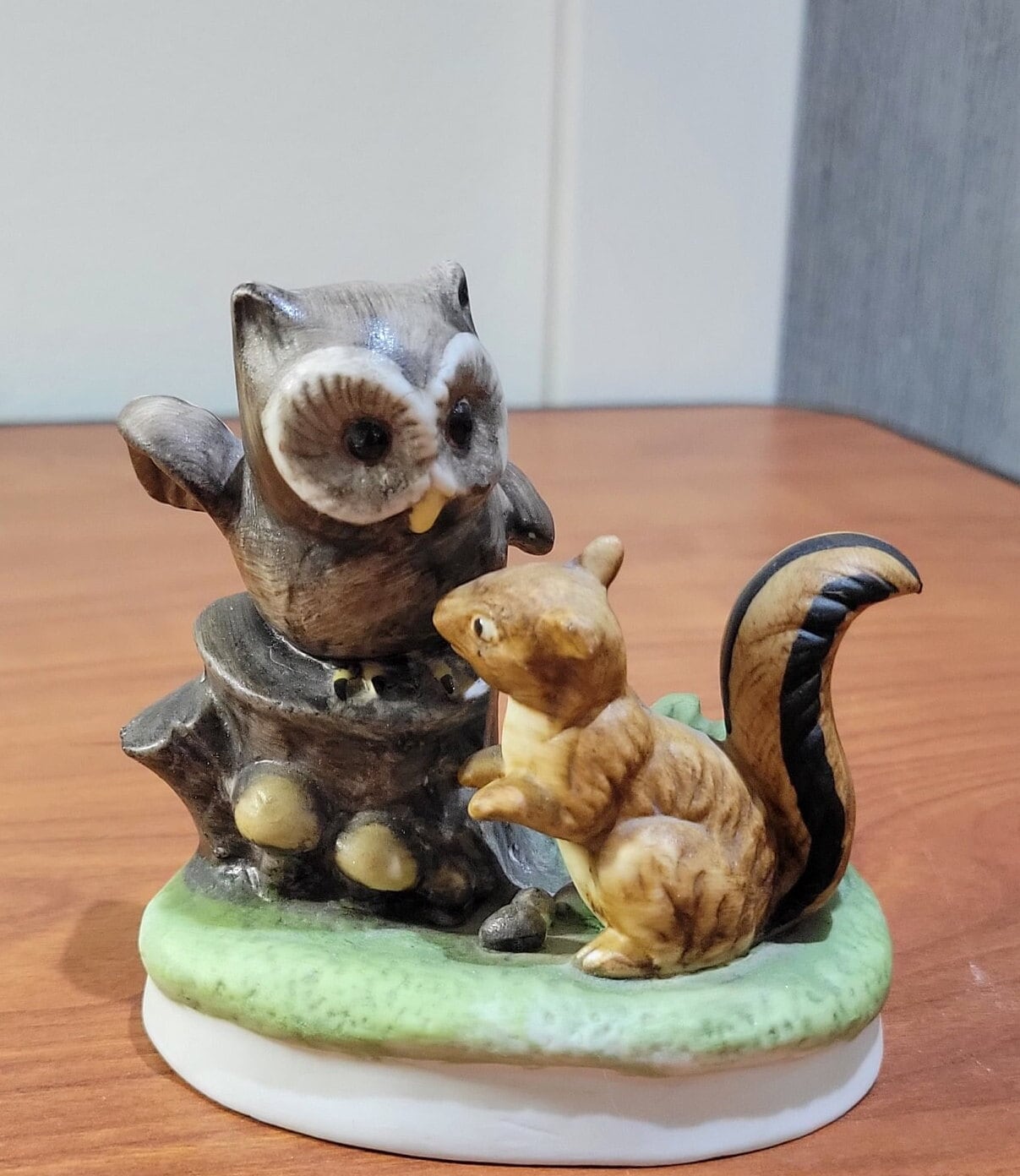 ヴィンテージのフクロウとリスの置物、韓国製、ミッドセンチュリー