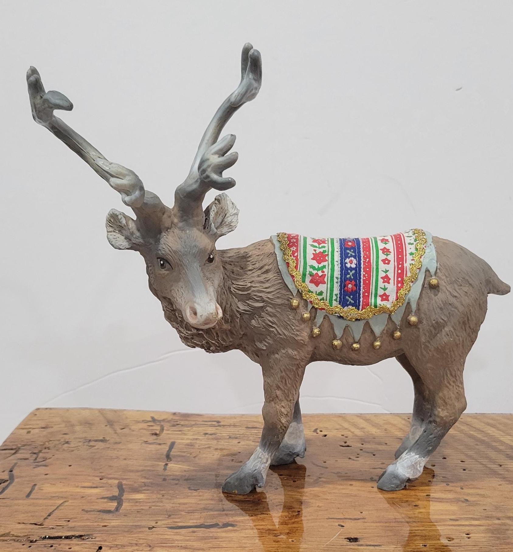 大きなクリスマスアルプスのトナカイ、サンタのトナカイのクリスマスの