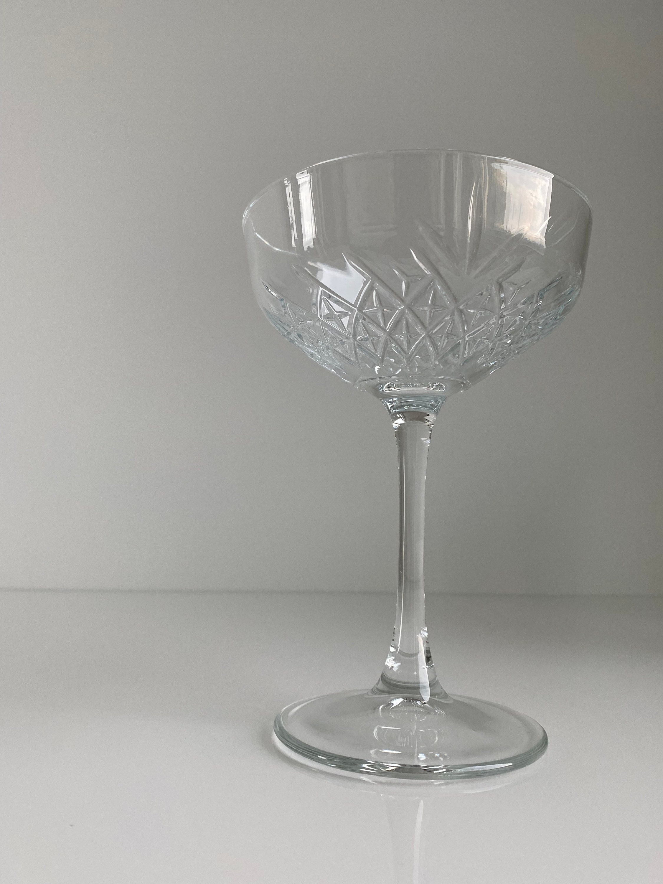 Set of 4 Modern Laser Cut Rim 5.5 Oz Champagne Glasses Made of Crystal With  Seamless Joints - Stephanie Imports
