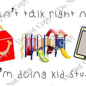 Puede incluir: Una caja de dibujos animados roja y amarilla con una cara sonriente, un conjunto de juegos infantiles colorido con un tobogán y una tableta blanca con el texto "Can't talk right now I'm doing kid stuff".