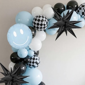 Ghirlanda di palloncini "One Happy Dude" - Kit fai da te per il primo compleanno in blu, palloncini pastello opachi, faccina sorridente in bianco e nero, decorazione per arco festa "Oh Boy"