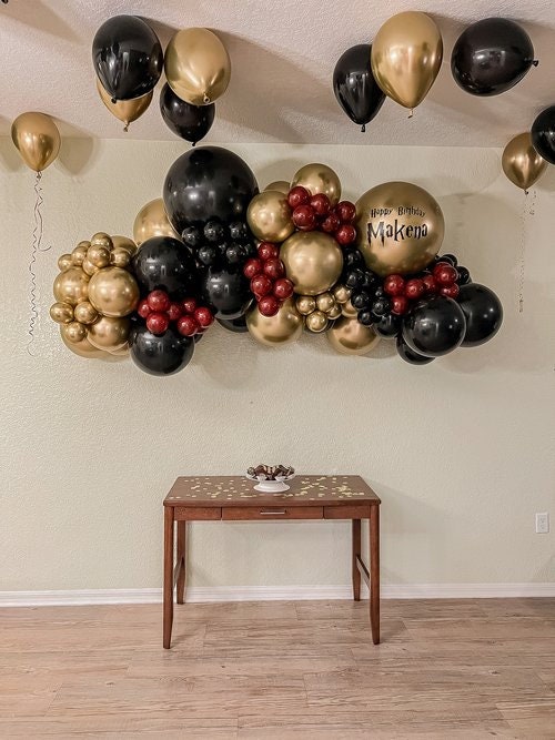 Harry Potter Decoration by @menta_balloons and @hayalflowers  Harry potter  theme birthday, Harry potter baby shower, Harry potter balloons