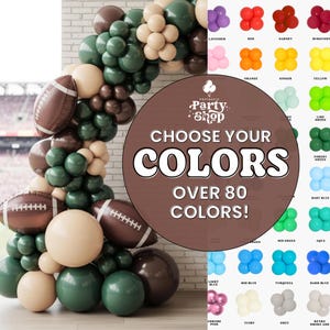 Könnte beinhalten: Ein Ballonbogen mit Football-förmigen Ballons und verschiedenen Farben, darunter Grün, Braun und Beige. Das Bild zeigt auch eine Farbkarte mit über 80 Farboptionen, mit dem Text "Wähle deine Farben!"