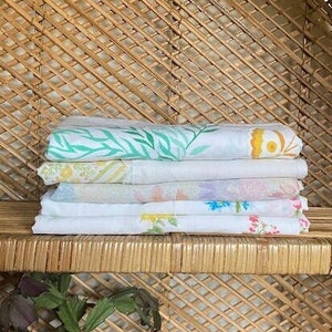 Vintage Floral Patterned Standard Pillowcases YOUR PICK 60s 70s 80s Bed Linens Sheets