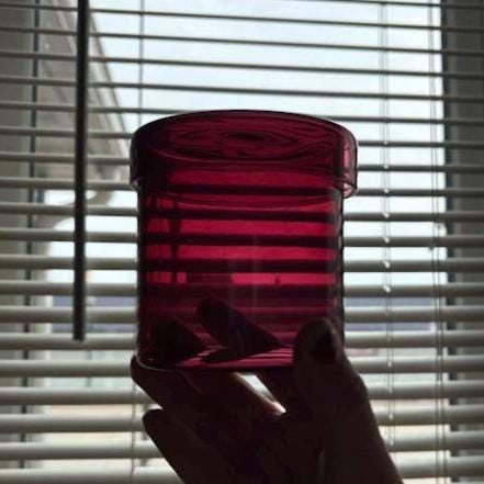 ヴィンテージの赤または青の蓋付きガラスキャニスター ガラス製収納