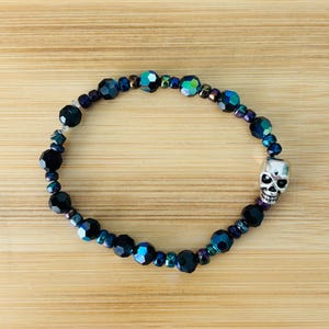 Skull Bracelet with black pearlescent beads. Halloween skull bracelet, dark beads, 8 inch stretchy bracelet. Fall gifts, gifts for her