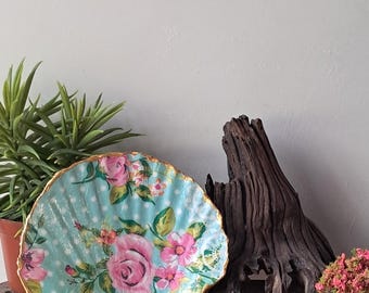 Floral sea shell hand made trinket dish ,pretty flowers ,ring dish, jewelery, sea shells, decoupage, craft, art, gift