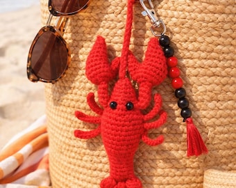 Llavero con dije de langosta para bolso – Amigurumi hecho a mano con forma de animal marino – Lindo regalo de langosta roja – Accesorio para amantes del océano