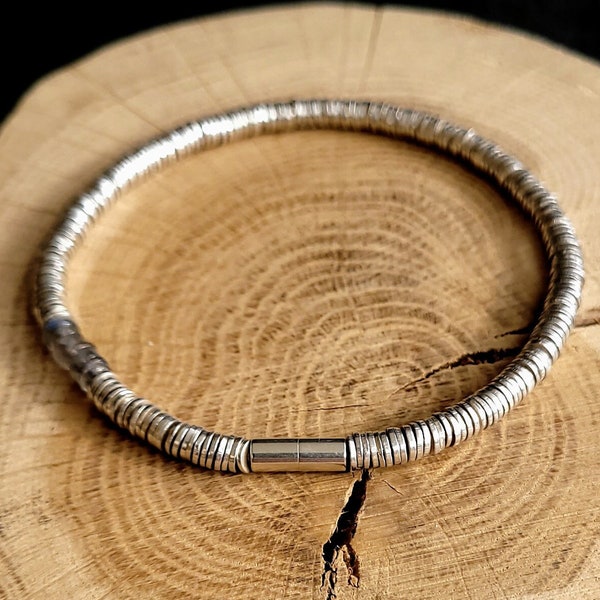 Bracelet Minimaliste Tribal En Perles Heishi d'Argent Massif de 4 mm - Bracelet Pour Homme  - Bijoux Originaux Artisanaux Par Minerals Paris