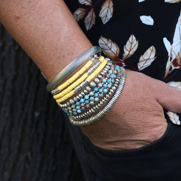 Stack de Bracelets Empilables en Argent Sterling, Gemmes et Disques Heishi Vinyle. Modèle Boho Pour Homme. Fabriqué Artisanalement à Paris.