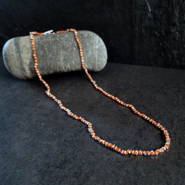 Collier Minimaliste Tresse Orange Fluo • Collier Macramé Argent Massif • Bijoux Originaux Et Artisanaux Fait Main Par Minerals Paris