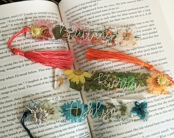 Dried flower Bookmark - personalized with name - resin bookmark with real pressed flowers, customize with gold or silver sunflower charms
