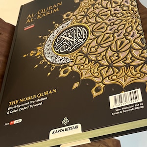 Maqdis Quran | The Noble Quran Word By Word Translation and Color Coded Tajweed (Al Quran Al Karim) Large Size A4 (English-Arabic)