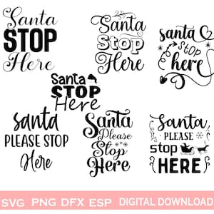 Op de afbeelding: Een set van 7 zwart-witte SVG-snijbestanden met verschillende ontwerpen met de tekst "Santa Stop Here" in verschillende stijlen. De ontwerpen zijn perfect voor het maken van kerstversiering, borden of andere knutselprojecten.