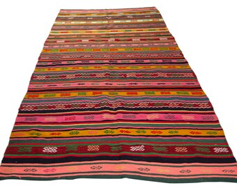 Rug & Kilimのグリーン、ゴールド、レッド、ブルーのトライバル幾何学