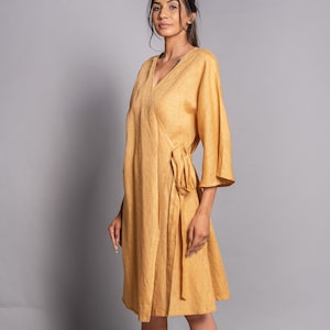 Vestido midi de lino puro color mostaza polvoriento, vestido cruzado de verano en forma de A con bolsillos, vestido minimalista de lino para mujer, vestido midi de lino.