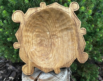 Hand-Carved  Oseberg Plate: Viking-Style Nordic Decor (21x21 cm)
