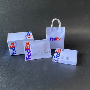 Boîte FedEx empaquetant des aimants/porte-clés miniatures pour réfrigérateur