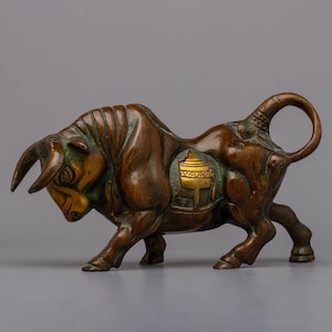 Handcrafted Brass Bull Statue | Charging Bull Figurine for Home Decoration | Small Giant Bull for Gifts | Street Bull | Table Top Display
