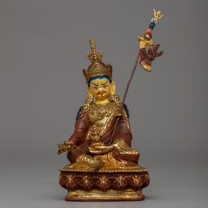 Guru Rinpoche Sculpture | 18cm Gold-Plated Copper Vajrayana Master | Handcrafted Tibetan Padmasambhava Figurine for Meditation and Altar